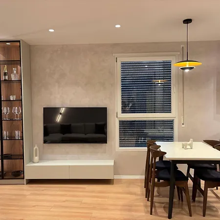 New Chic Apartment, شقة تيرانا