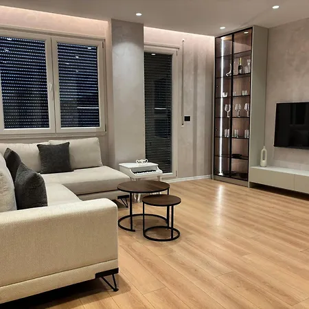 New Chic Apartment, 티라나